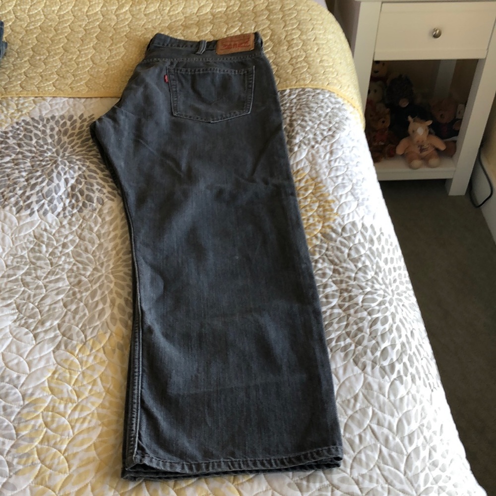 Men’s Levi Strauss 569 jeans gray blue in color 38x32